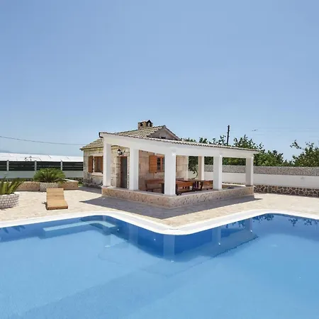 Διαμέρισμα Lovely In Seget Donji