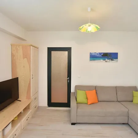 Lovely In Seget Donji