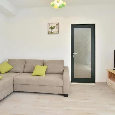 Apartman Lovely In Seget Donji Trogir
