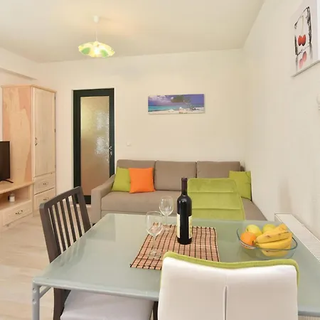 Apartman Lovely In Seget Donji