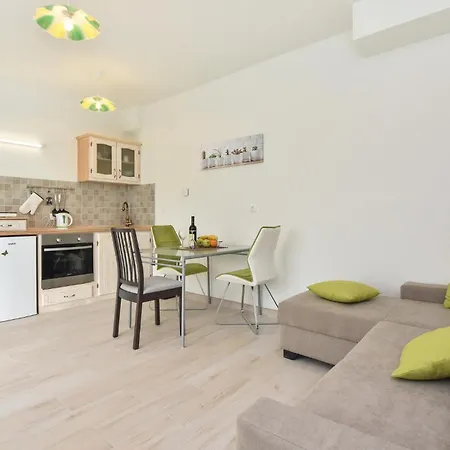 דירה Lovely In Seget Donji טרוגיר