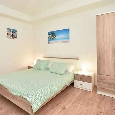 Lovely In Seget Donji * טרוגיר