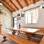 Apartment Cozy Apartment In Seget Donji *