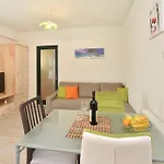 Appartement Lovely In Seget Donji