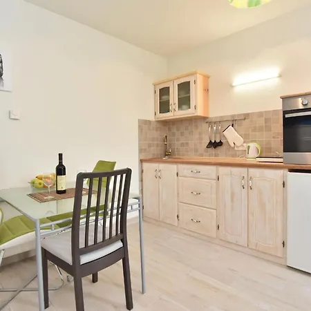 Lovely In Seget Donji Appartamento