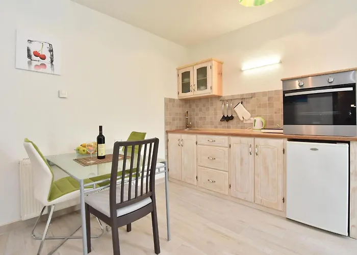 Lovely In Seget Donji Appartement